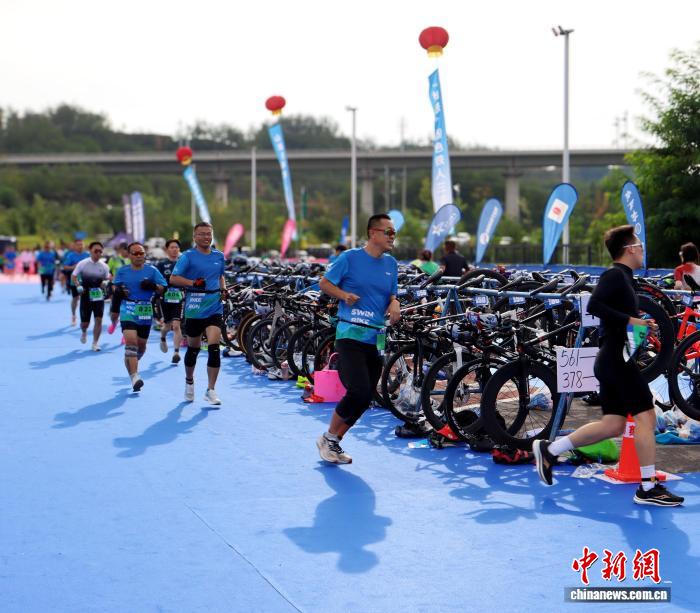 山西榆社云竹湖铁人三项公开赛吸引600余名选手