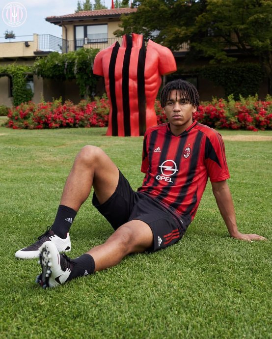 AC米兰或重启经典球衣设计引发球迷热议