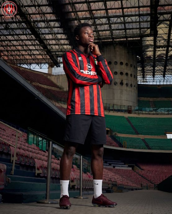 AC米兰或重启经典球衣设计引发球迷热议