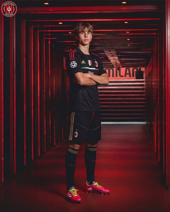 AC米兰或重启经典球衣设计引发球迷热议