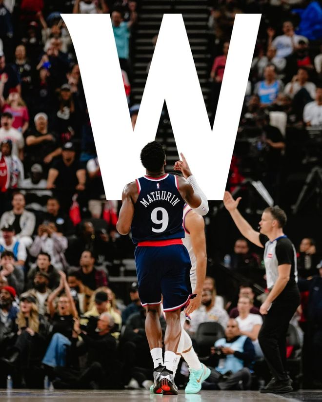 快船逆袭反超勇士登顶西部第八