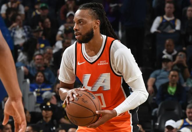 快船逆袭反超勇士登顶西部第八