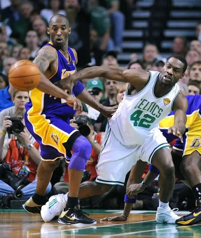 科比高难度投篮哲学：时代变迁下的效率争议