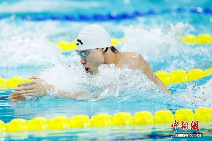 粤港澳全运会捍卫“蛙王”荣光，覃海洋夺得男