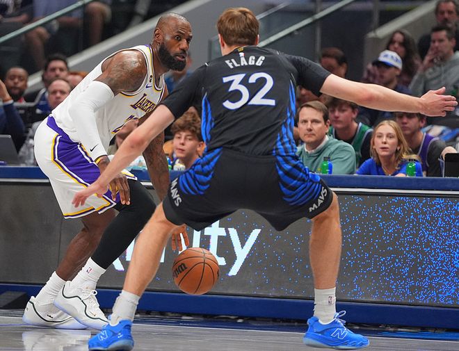 勒布朗独挑大梁湖人惨败独行侠 掘金追平战绩西